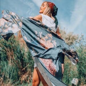 🌸nwot🌸 Vintage Inspired Boho Gypsy Floral Peacock Waterfall Spell Kimo